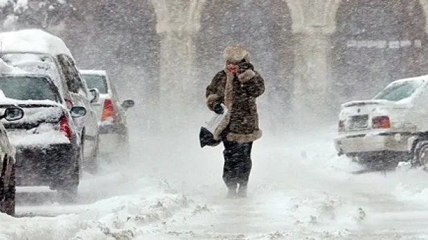 Iarna îşi intră în drepturi! COD PORTOCALIU şi GALBEN de viscol. Judeţele afectate