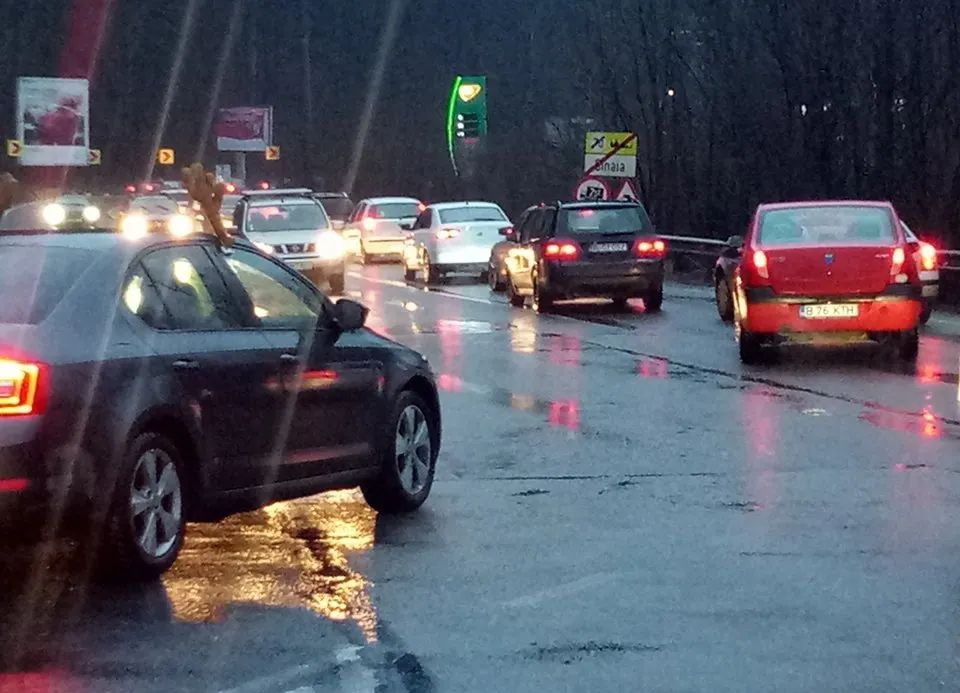 COŞMAR pe ŞOSELE: cozi kilometrice şi ore de aşteptate în trafic (GALERIE FOTO)