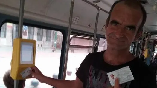 A trăit 10 ani pe străzi, dar și-a schimbat viața. Acum, Fiscul l-a lovit cu amenzi de 44.000 de lei