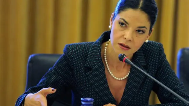 Ana Birchall, vicepremierul din a cărei audiere nu s-a înţeles nimic, prima acţiune în afara ţării