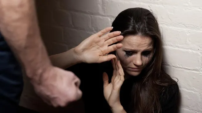 VIDEO. În România, la fiecare 30 de minute, o femeie este bătută. Autoritățile, nepăsătoare