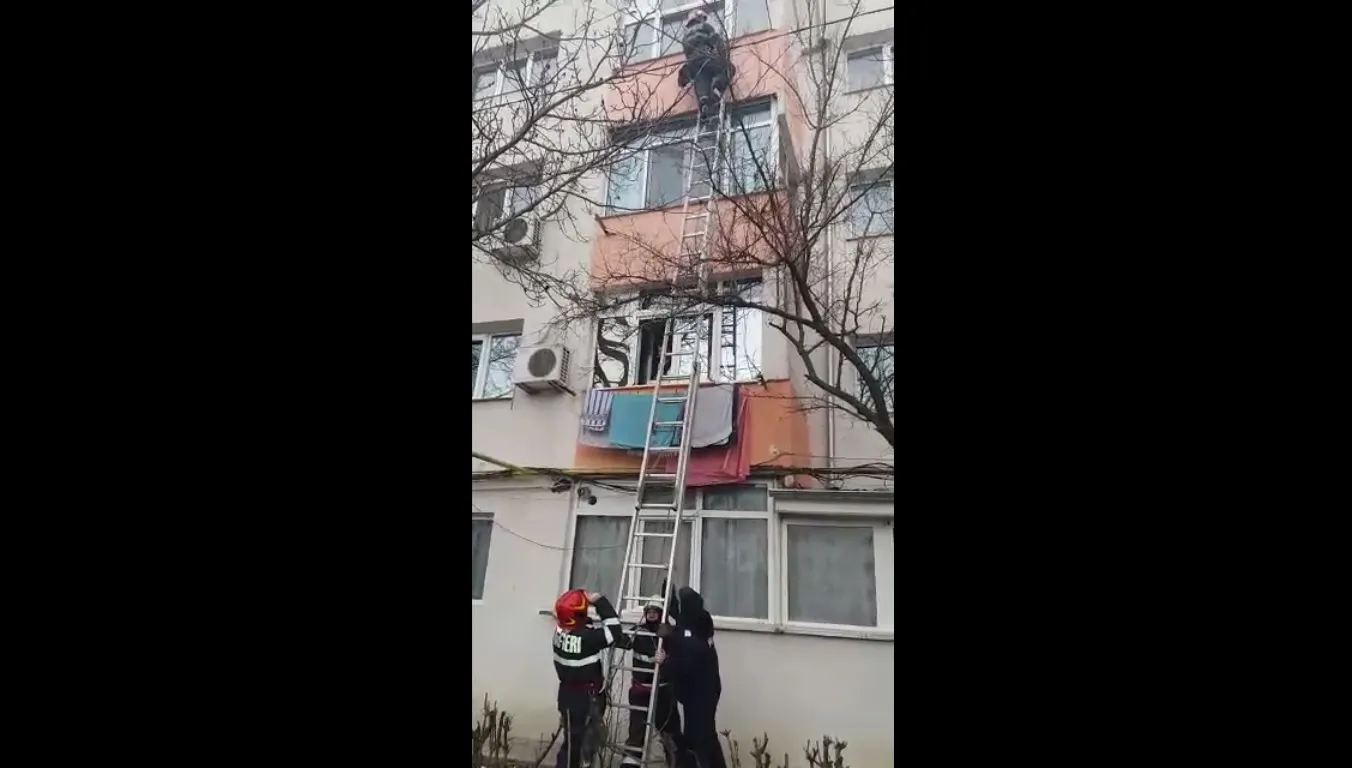 Părinţii au plecat 5 minute la cumpărături, copilul a rămas în casă. Apoi au sunat la pompieri