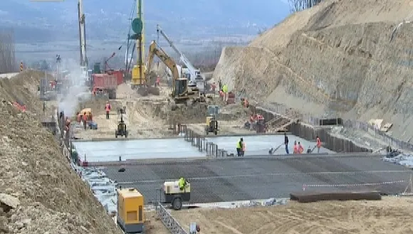 BEI evită proiectul autostrăzii Comarnic-Braşov, din cauza reputaţiei României