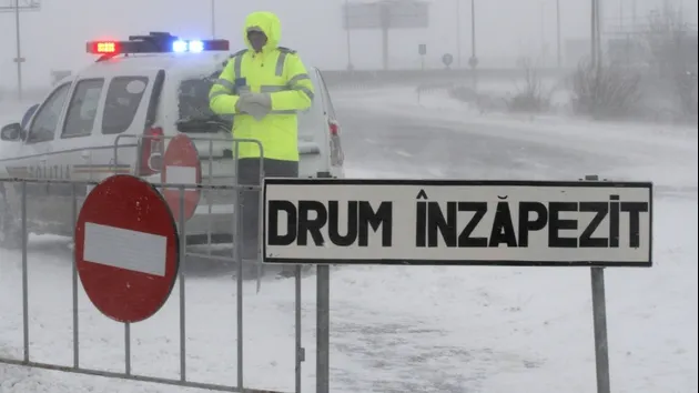 Autostrăzile A2 şi A4 şi alte zeci de drumuri naţionale sunt închise - UPDATE