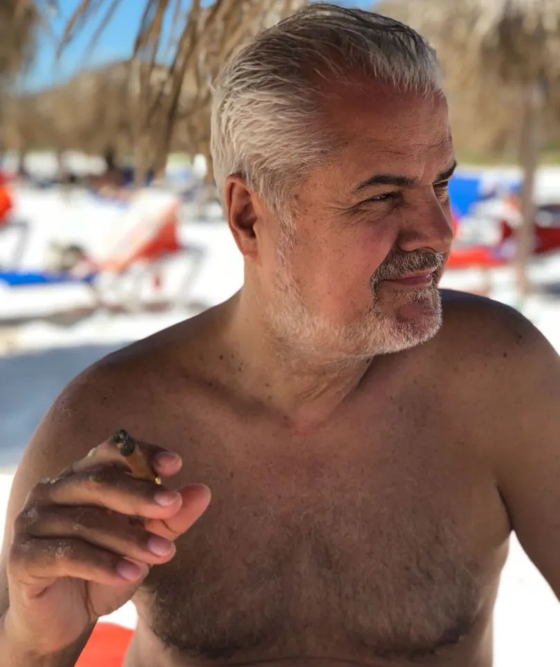 Adrian Năstase, imagini din vacanţa în Cuba: "Doar cei peste 18 ani să se uite la ele"