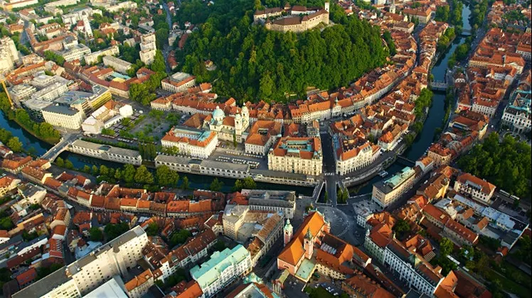 Şcolile din Slovenia sunt închise. Grevă generală a profesorilor, pentru salarii mai mari