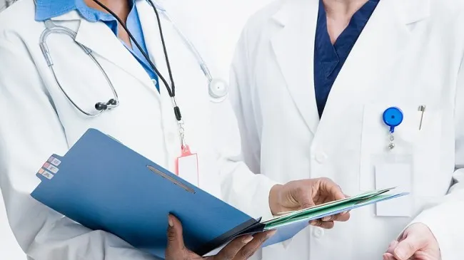 Medicii ameninţă cu proteste după "păcăleala" salariilor de 4.000 euro de la 1 martie
