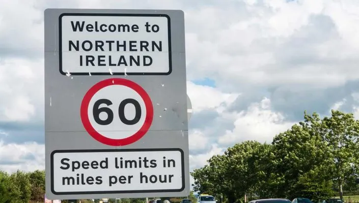 Brexit cu tensiuni. UE propune păstrarea Irlandei de Nord în Uniunea vamală. Reacție dură la Londra