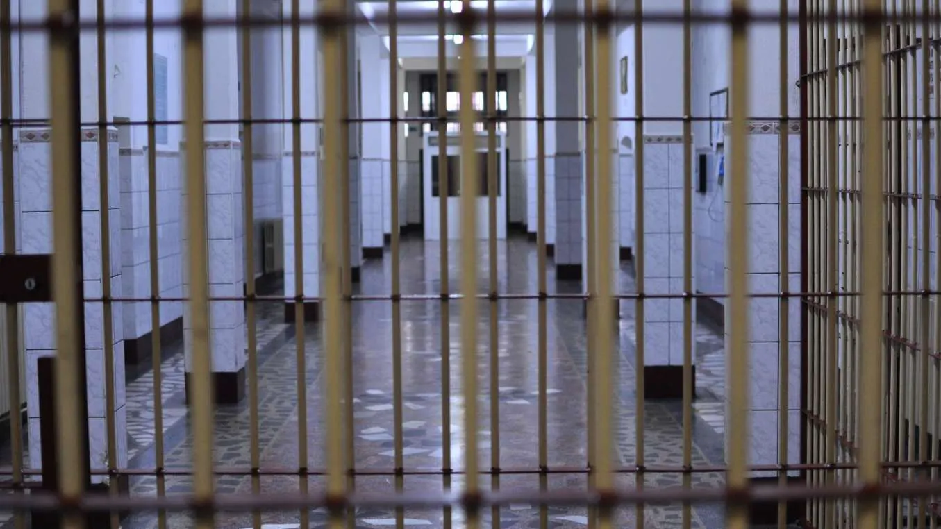 Angajaţii din penitenciare se revoltă după revoluţia fiscală