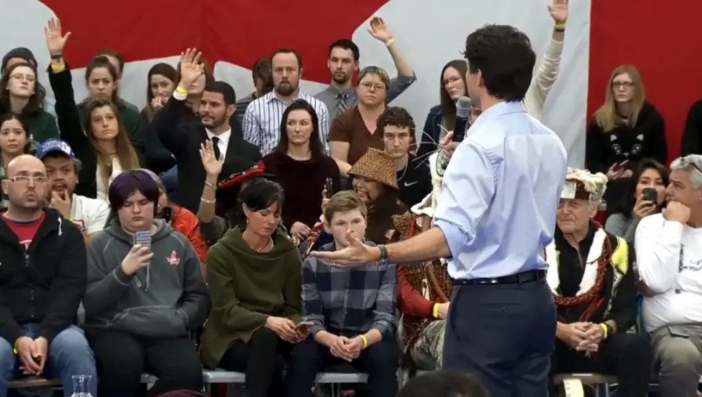 Tăriceanu o compară pe Dăncilă cu Trudeau: "Ia intraţi intraţi pe Youtbe să vedeţi"