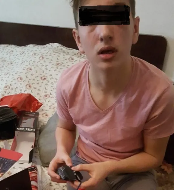 Elev bătut cu bestialitate de tatăl unui coleg, chiar în timpul orei