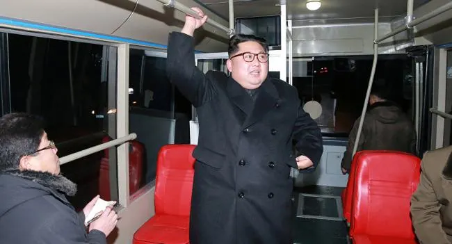 În plină criză nucleară, Kim Jong-un apare așa cum nu a mai fost văzut niciodată