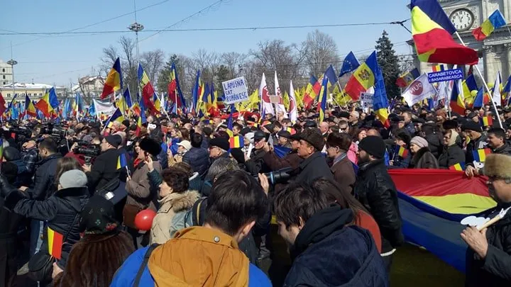 Manifestaţie uriaşă la Chişinău pentru unirea României cu Republica Moldova