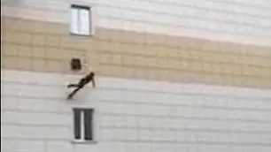 Copilul care a scăpat din infernul din Kemerovo a aflat vestea cumplită când s-a trezit la spital