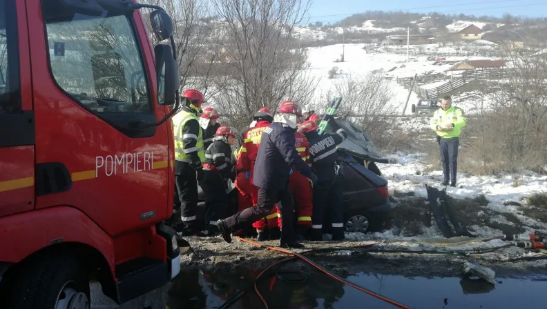Accident cumplit în Bistriţa: Şase victime. Imagini şocante de la faţa locului