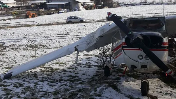 Avion de mici dimensiuni, prăbuşit la scurt timp după decolare