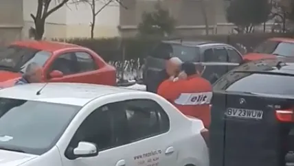 Box în plină stradă, la Alexandria! Doi şoferi s-au bătut în văzul lumii (VIDEO)