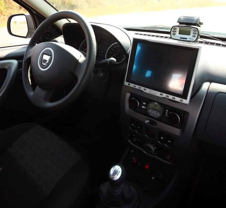 Dacia. Dacia Duster. Dacia Duster Grand Hamster. Aşa arată un Duster hibrid. Are motorul în spate
