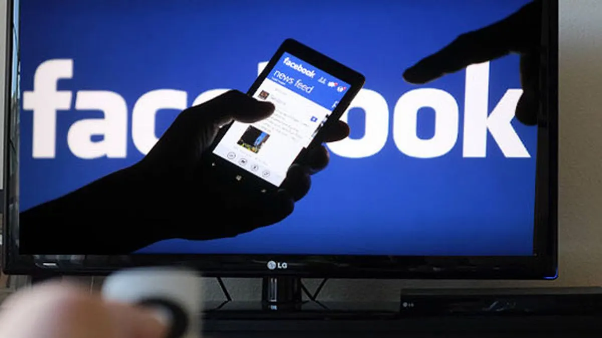 Facebook, investigat după scandalul Cambridge Analytica