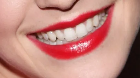 Cum arată femeia cu buzele perfecte. E o mare actriţă, foarte sexy