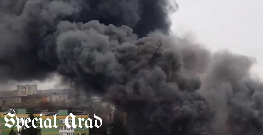 Imagini de coşmar la Arad: incendiu de proporţii, coloană uriaşă de fum în aer (VIDEO)