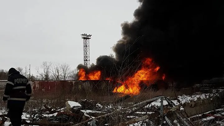 Incendiu pe platforma fostei rafinării Astra (Galerie foto)