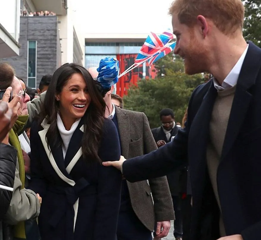 Anglia se pregăteşte de petrecere! Regina şi-a dat acordul pentru nunta lui Harry cu Meghan
