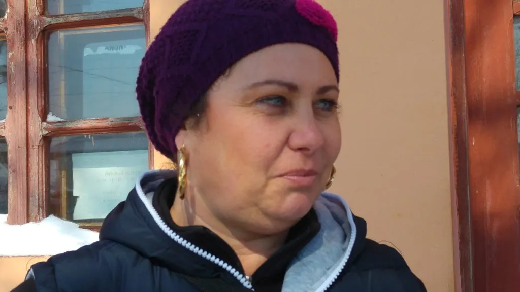 Poştăriţă supărată pe asistaţii social: "Ieşiţi, dați zăpada! Faceți pârtie să vă pun scrisorile!"