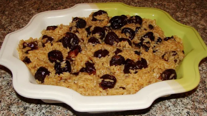REŢETE DE POST. Mâncare de prune uscate cu orez. Este pur şi simplu delicioasă