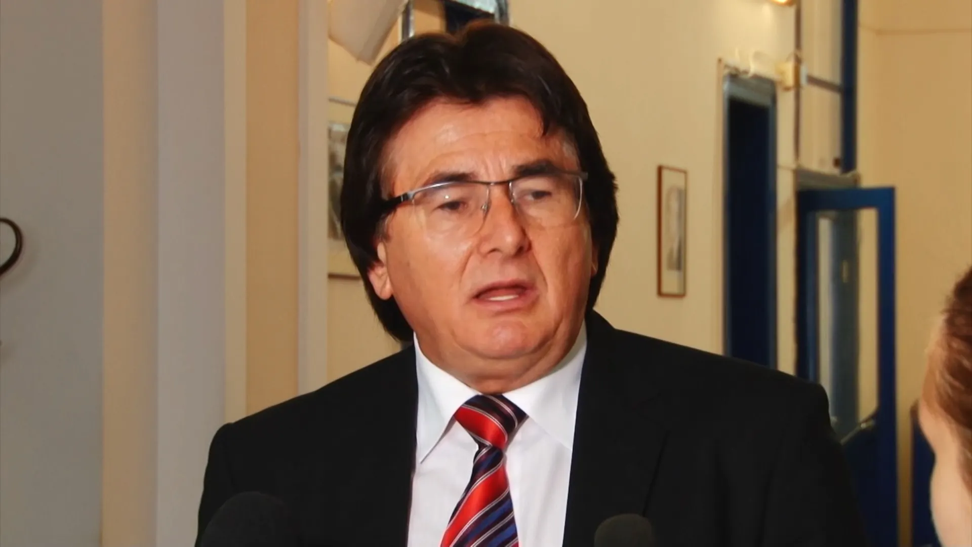 Angajată a Primăriei Timişoara, luată cu salvarea. A aflat că îi scade salariul la 5 000 RON