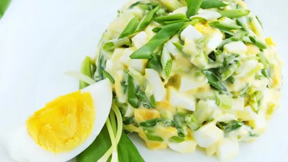 Cum se prepară cea mai bună salată de leurdă