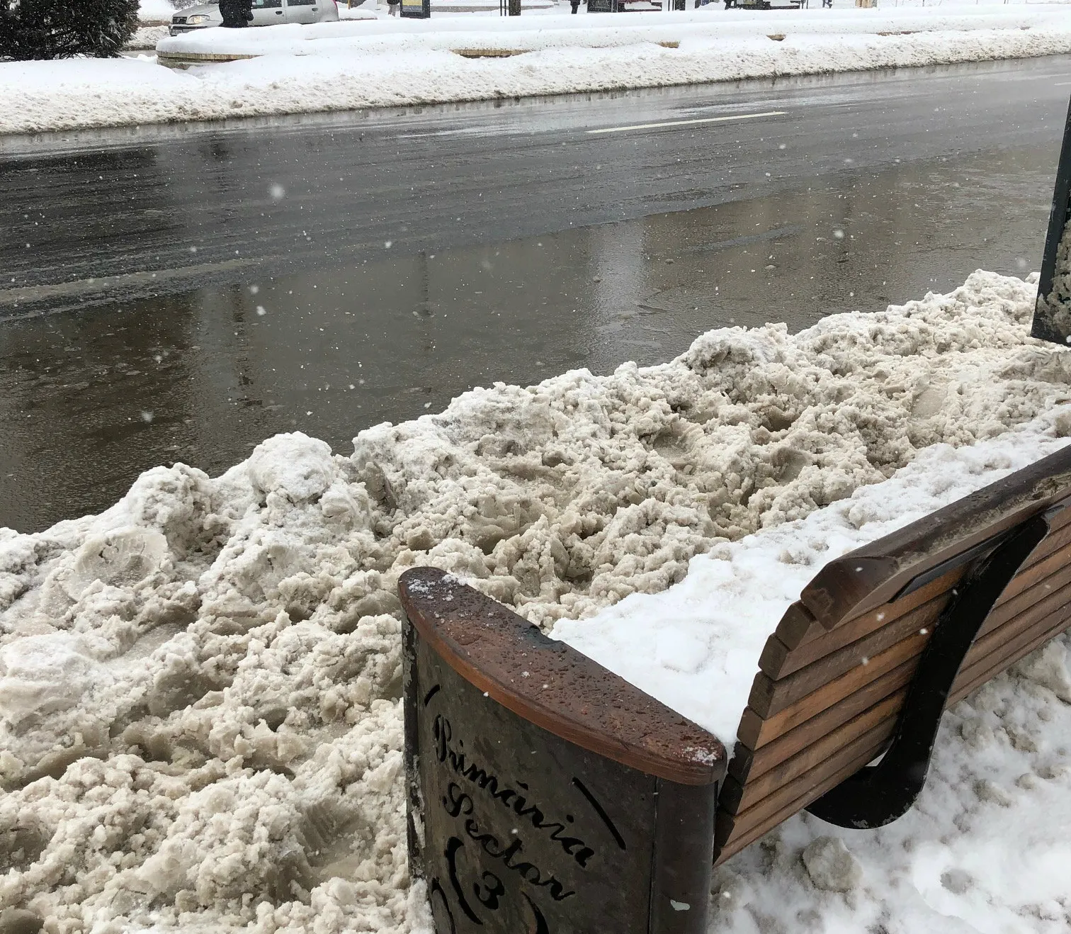 Urcarea în autobuz, cursă cu obstacole pentru călători. Cum arată stațiile în centrul Capitalei