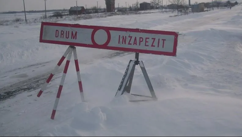 Autocar cu 46 de copii, blocat la Păltiniş din cauza zăpezii - UPDATE