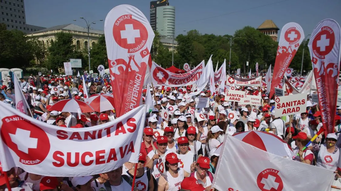 Protest cu 10000 de oameni în fața Guvernului. Sindicaliștii din sănătate, amăgiți cu noi promisiuni