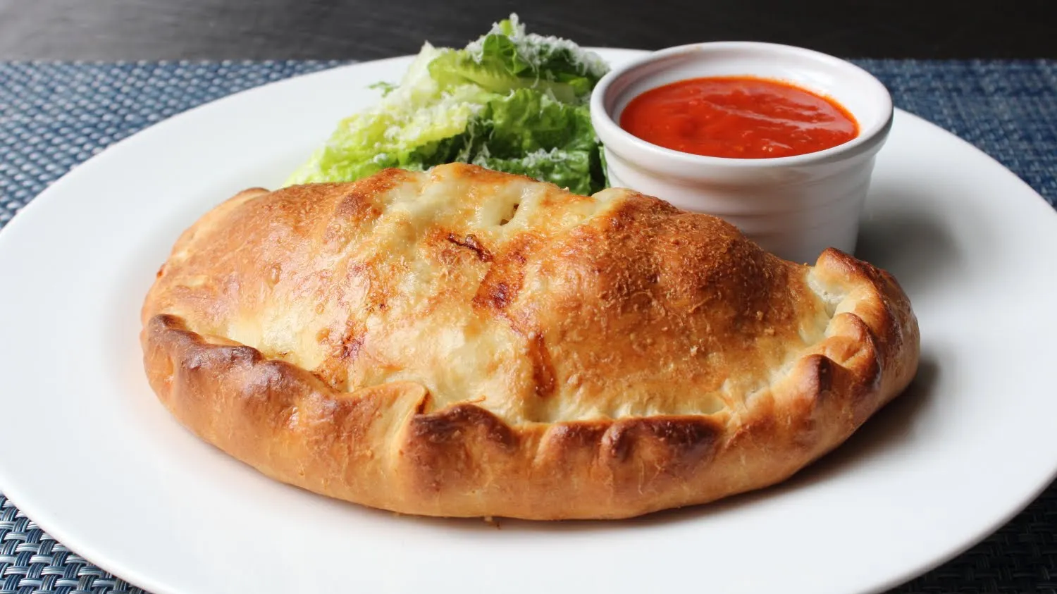 Cum să faci rapid calzone de casă. Iată reţeta