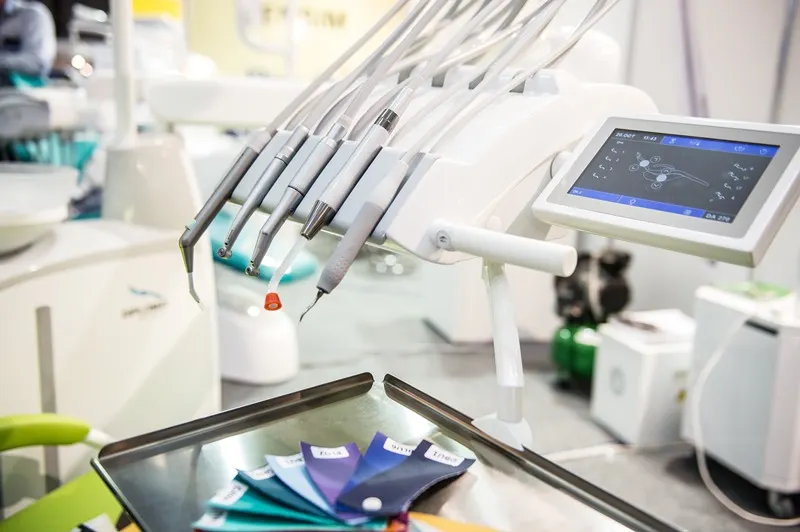 Începe DENTA, evenimentul noutăților în medicina dentară (P)
