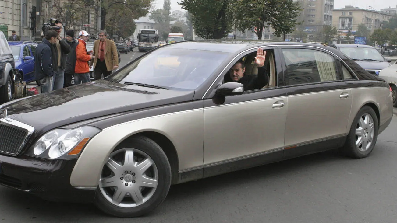 Gigi Becali a blocat o stradă din centrul Capitalei cu Maybach-ul de 200.000 de euro