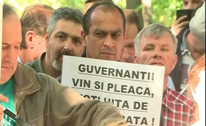 2.500 de angajaţi CFR, protest la Guvern. Ministrul Şova, huiduit: "Vă mulţumesc pentru încurajări"