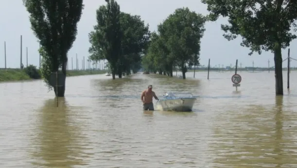 Dunărea face ravagii. Zeci de gospodării, inundate în Deltă 