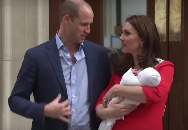 Ce i-a spus prințul William la ureche lui Kate, când au ieșit cu copilul în fața spitalului