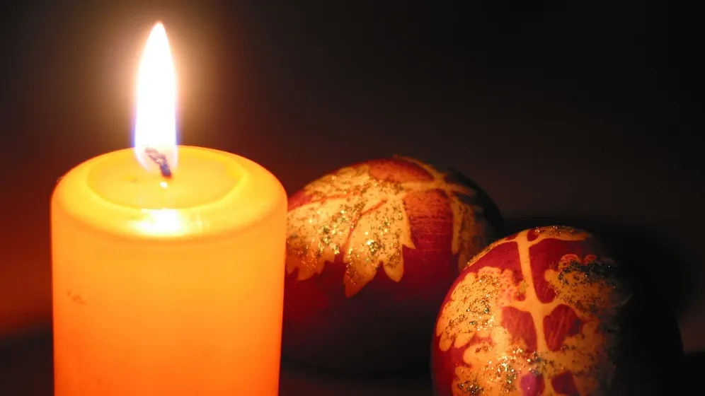 De ce se ia lumină de Paşte. Ce trebuie să faci cu lumânarea de la Înviere