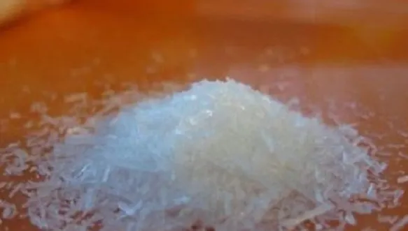 Aceasta este otrava pe care o consumi zilnic! E mai periculoasă decât zahărul şi sarea