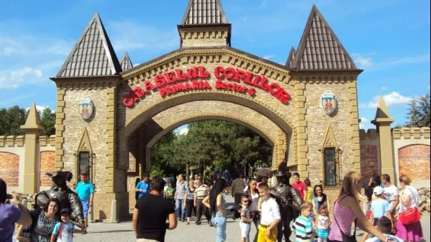 Victorie pentru Capitală. Instanța suspendă construirea unei parcări imense în parcul Lumea Copiilor