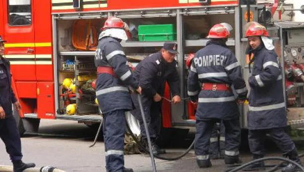 Incendiu puternic în Bucureşti, în zona Colentina