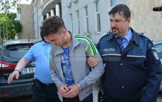 Adolescentul suspectat că a ucis o tânără cu 30 de lovituri de cuţit, arestat 