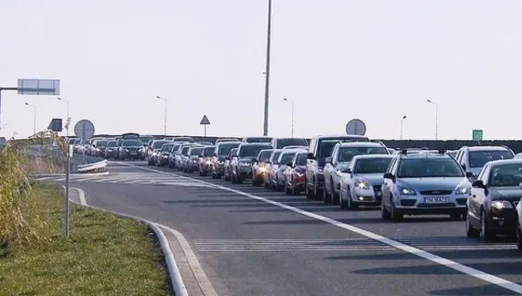Circulaţie rutieră infernală, marţi seară. Unde se circulă bară la bară