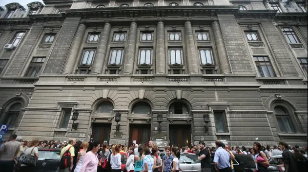 Rectorul Universităţii Bucureşti îi acuză pe Liviu Dragnea şi pe premier de... "ură şi răzbunare"