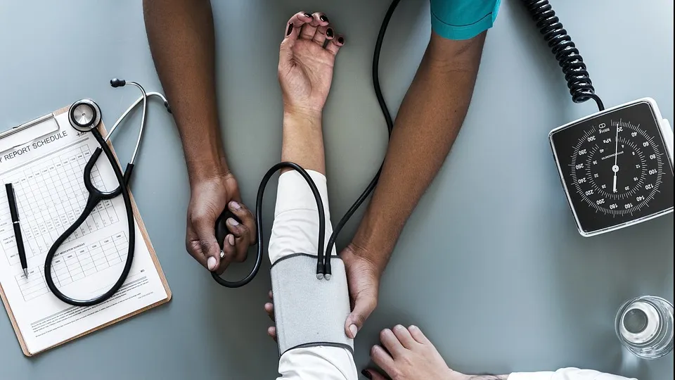 Cinci lucruri simple pe care să le faci zilnic ca să te ferești de hipertensiune