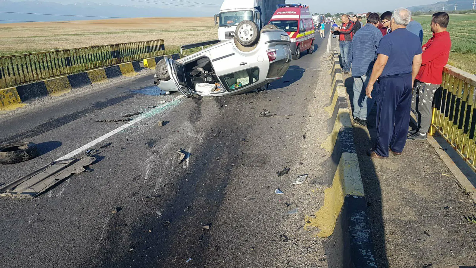 Accident grav pe DN1. Două mașini s-au ciocnit frontal