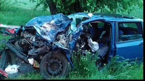 Impact violent, după ce șoferul unui autotren a intrat pe contrasens